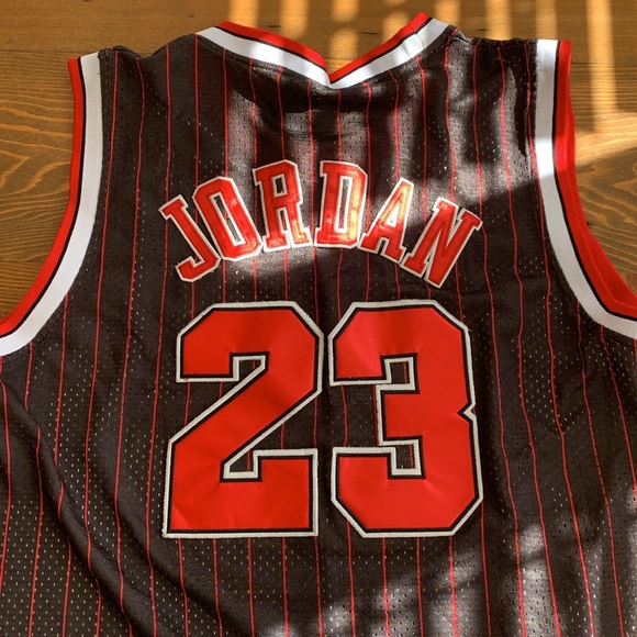 Michael Jordan Official Bulls Jersey - Picture 4 of 4